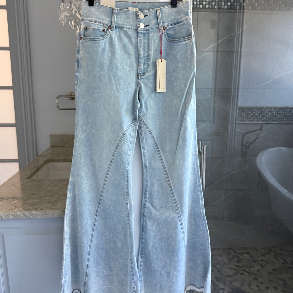 Alice + Olivia Beautiful Seamed Wide-leg Jeans - Picture 12 of 17